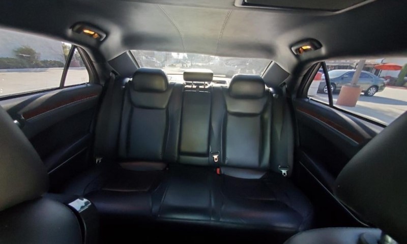 Chrysler 300 interior